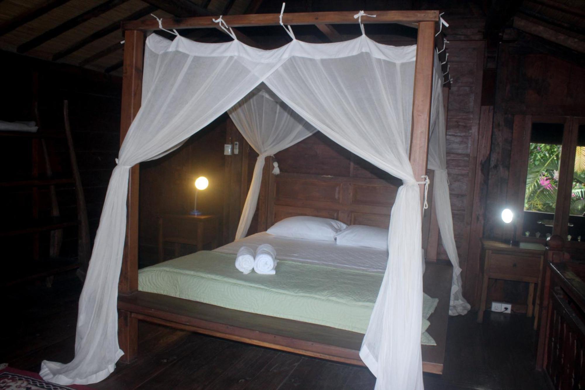 Lovina Beachhouse Villas Exterior photo