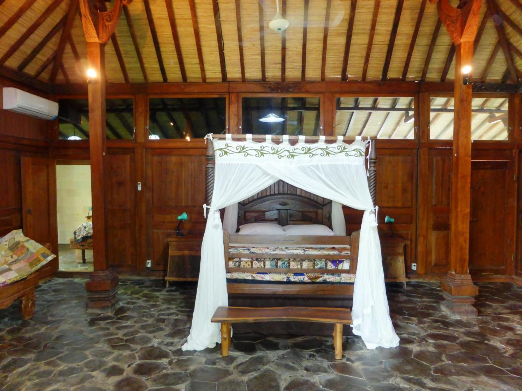 Lovina Beachhouse Villas Room photo