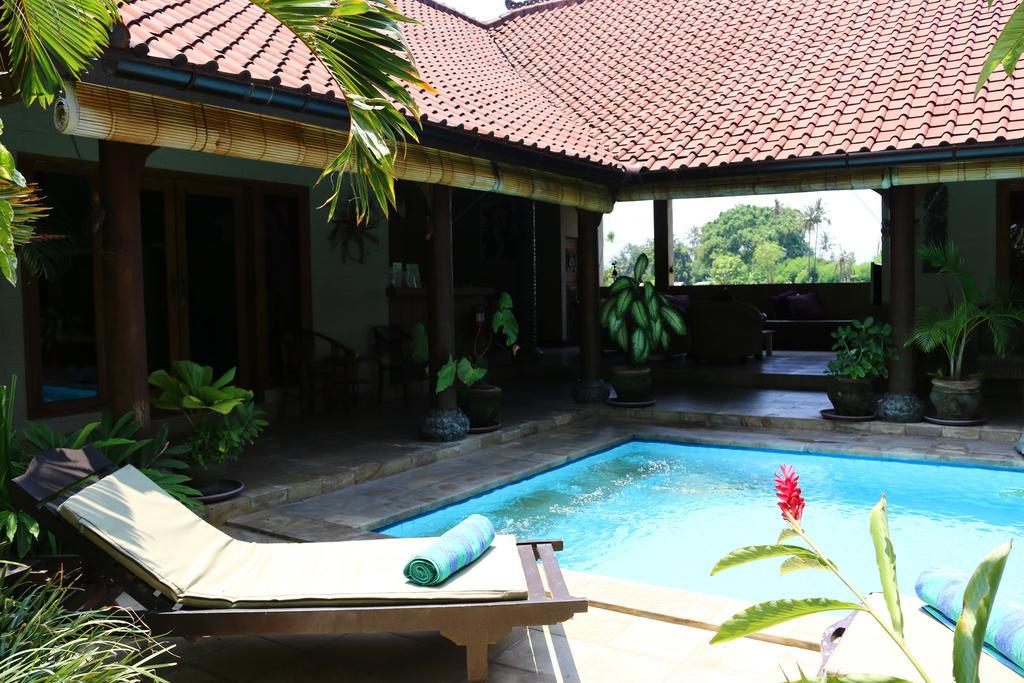 Lovina Beachhouse Villas Exterior photo