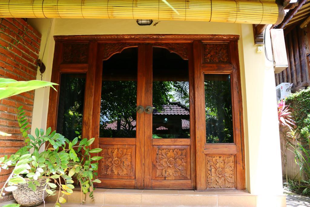 Lovina Beachhouse Villas Exterior photo